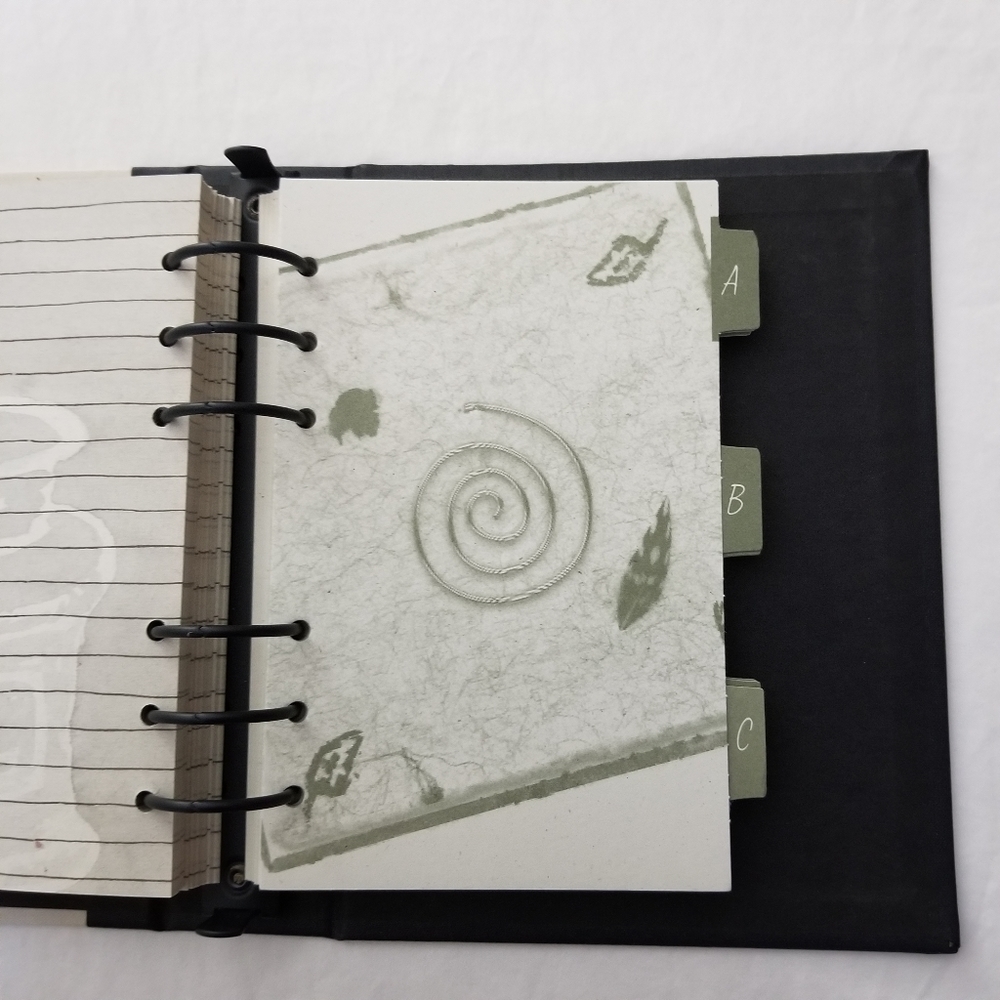 Small Looseleaf Notebook/Address Book - Picture 5 of 6